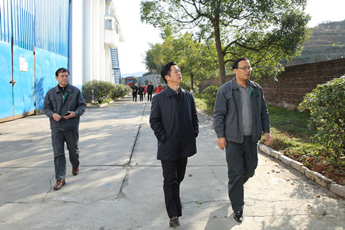 市院党组书记,检察长江涛一行仔细查看中储粮郴州直属库的生产经营和